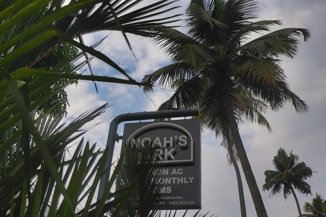 ホテル Noah'S Ark Kochi エクステリア 写真